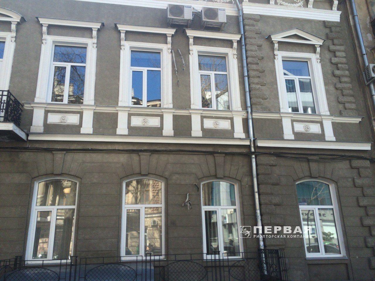 Офісна будівля на вулиці Коблевській. є Орендарі.