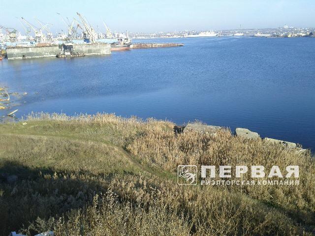 Chernomorsk, 1,14 ha with coastline 248 m