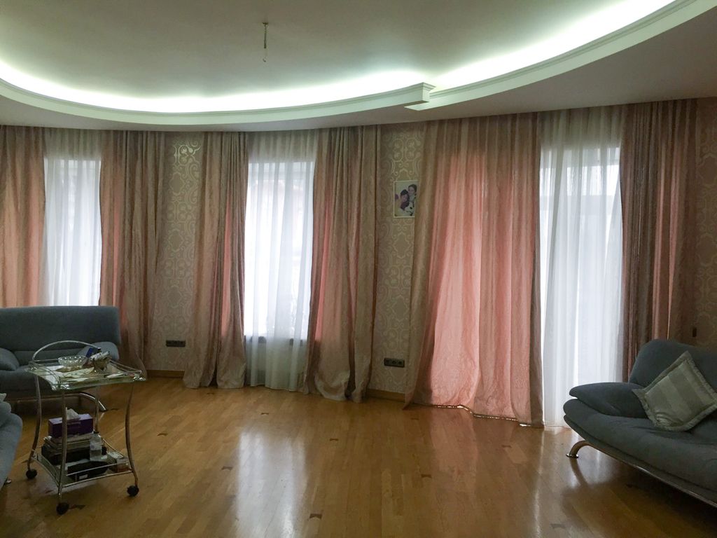 3x bedroom apartment located in the very heart of Odessa