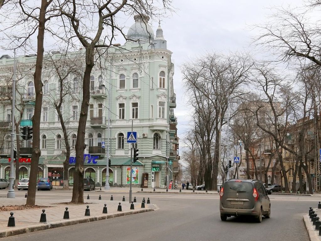 4- bedroom apartment on Sofievskaya street, 13