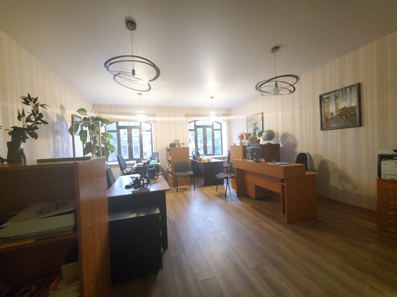 Office for rent 160 sq.m. of Marazlievskoy residential complex Patritsii.