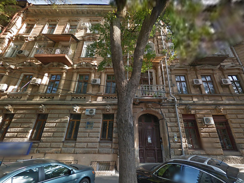 A luxurious 4-room apartment in the center of Odessa
