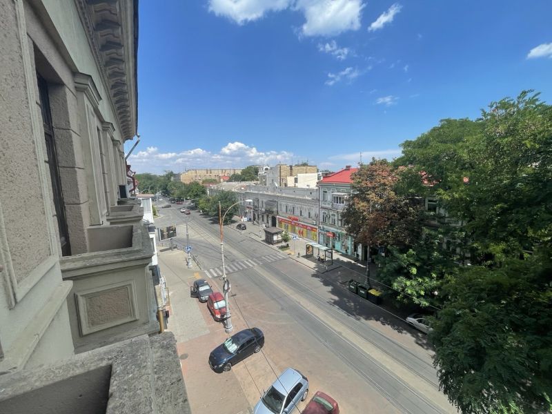 Административное здание в центре города