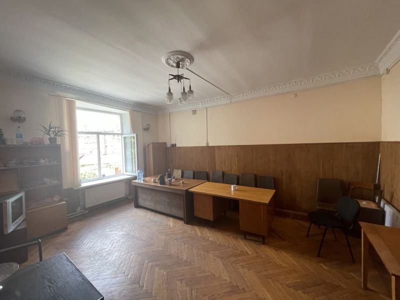 Административное здание в центре города
