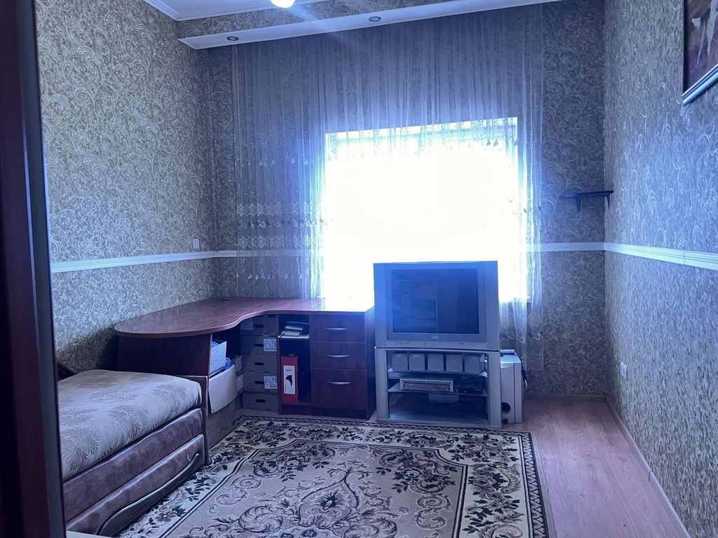 Продаётся 2-х этажный дом с гостевым домиком на участке 6 соток