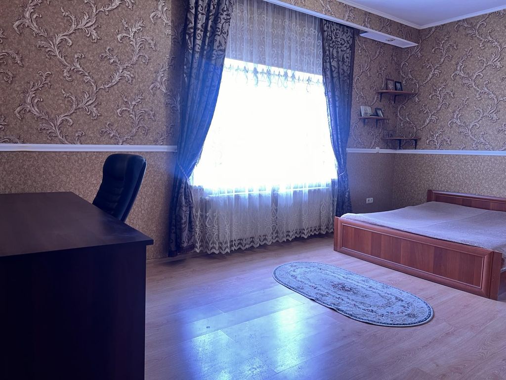 Продаётся 2-х этажный дом с гостевым домиком на участке 6 соток
