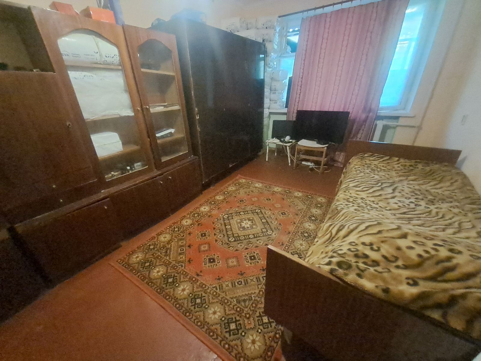 Продам фасадную квартиру под магазин, кафе. Ивана и Юрия Лип,60.