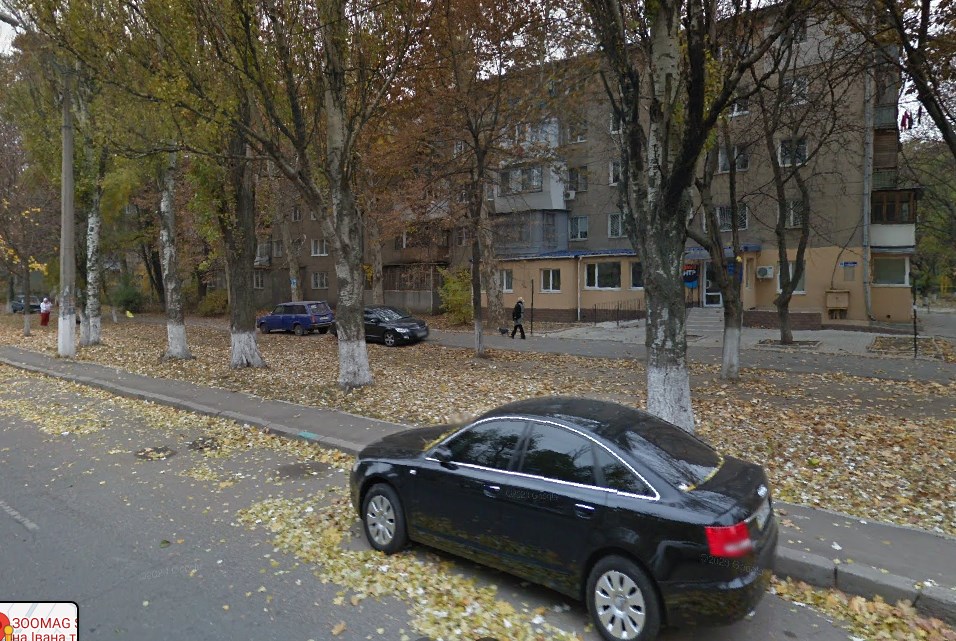 Продам фасадную квартиру под магазин, кафе. Ивана и Юрия Лип,60.