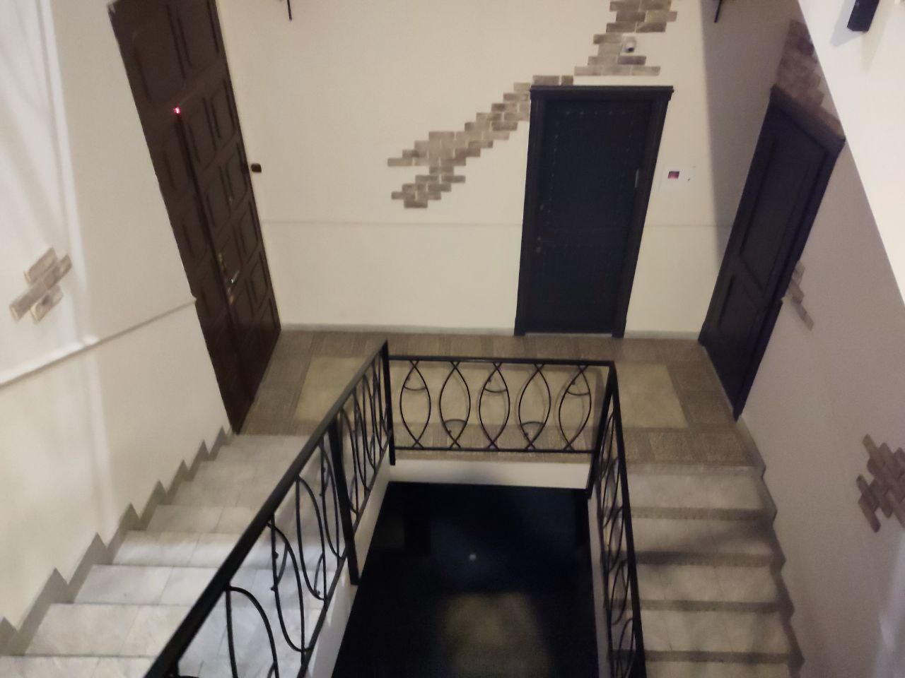 Двухуровневая квартира в историческом центре, Александровский пр-т, «Книжка»