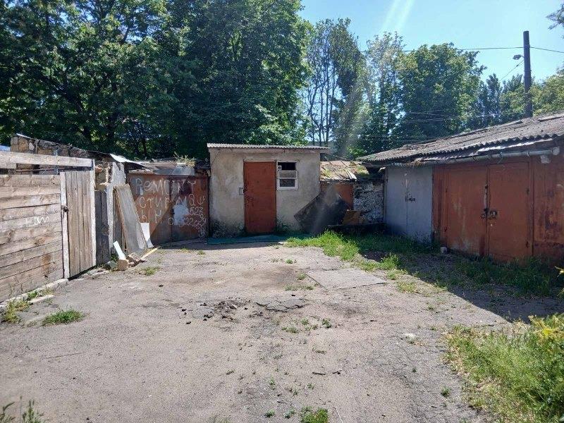 Продам нежилые помещения, ул.Разумовская, фасад 20 метров!