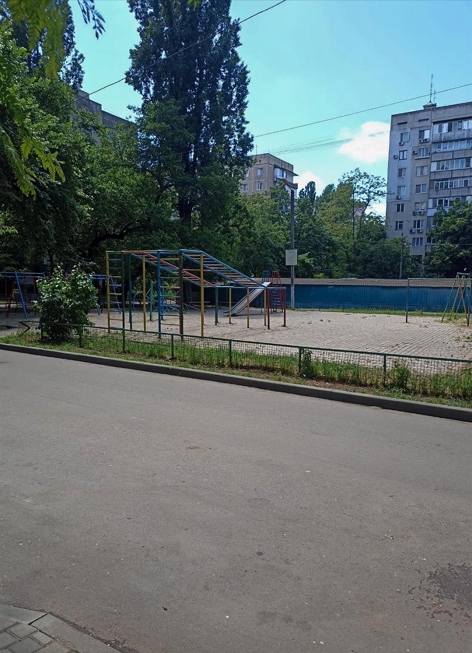 Трёхкомнатная квартира на ул. Семьи Глодан (Ільфа і Петрова), 3/9 пов. кооперативного дома
