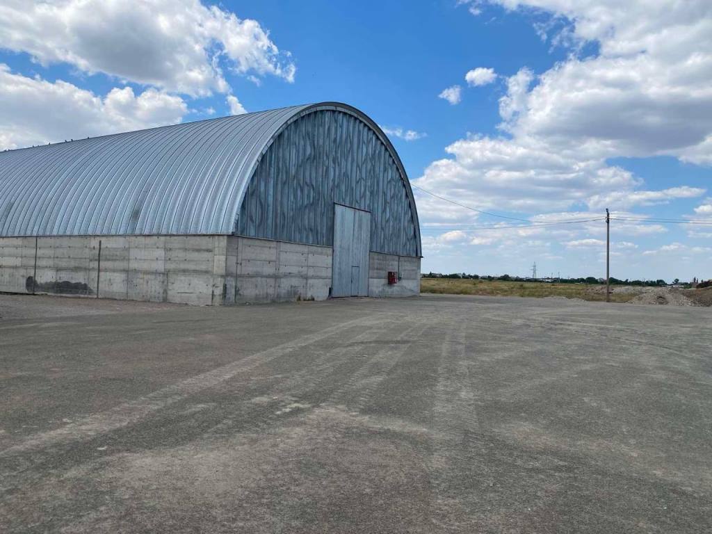 Продам 10000 кв.м. складских помещений, 10 Га земли, р-н Черноморск